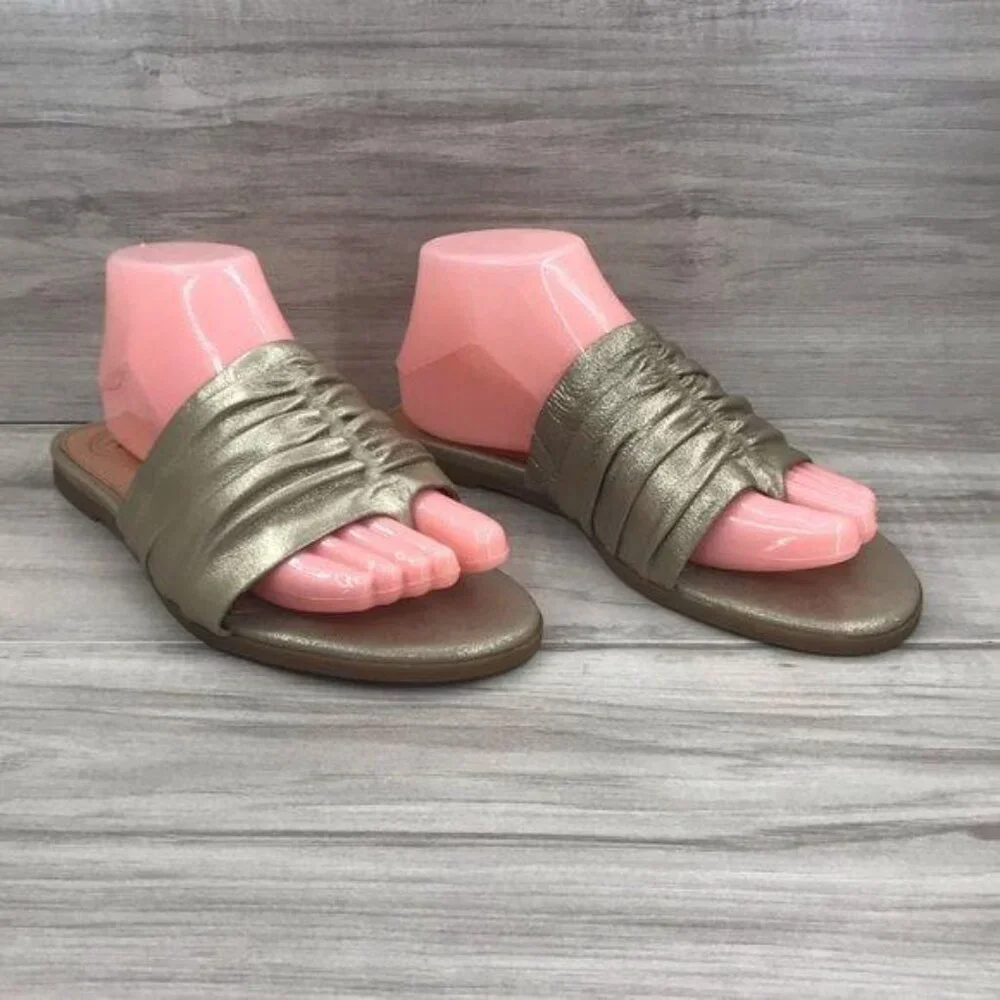 Nurture Sandals Womens 8 M Gold Leather Thong Slip On Shoes